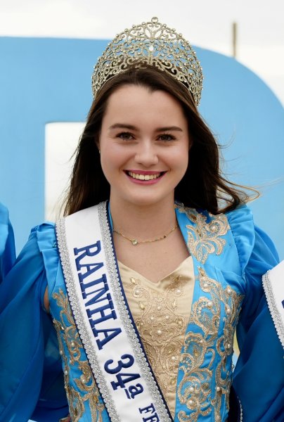 Jullya Netto Salazar é a Rainha da 34ª Festa Nacional do Peixe